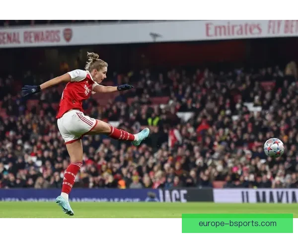 曼城女足签下荷兰射手米德马告别阿森纳七年辉煌生涯