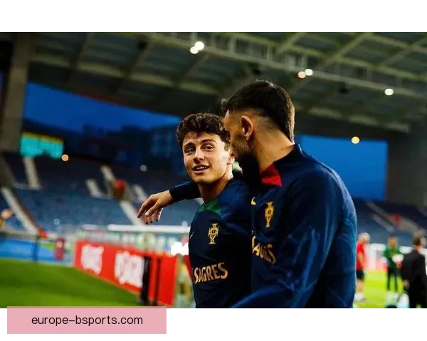 曼联冬窗锁定本菲卡中场核心若昂内维斯加盟英超阵容